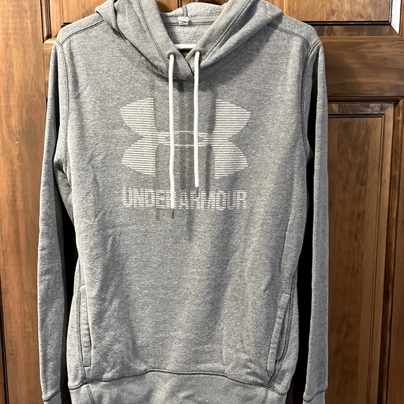 Woman’s under armor great sweatshirt size medium. Like new. Worn a few times - Picture 1 of 2